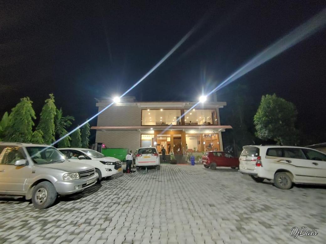 Tierra Hotel Cum Restaurant Kāziranga Kültér fotó