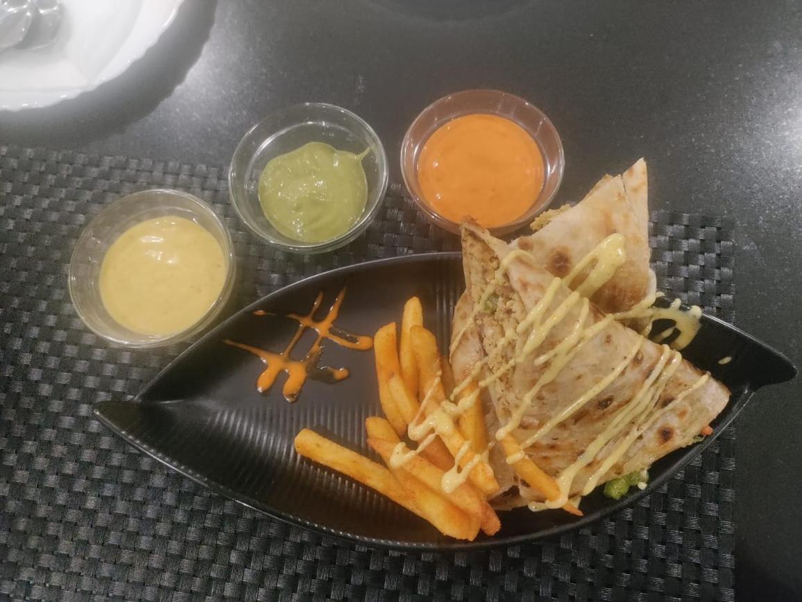 Tierra Hotel Cum Restaurant Kāziranga Kültér fotó